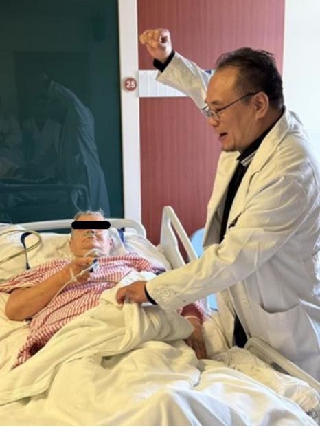 仁信配资 俄罗斯阿姨来华探亲突发脑梗，上海医生30分钟取栓救命